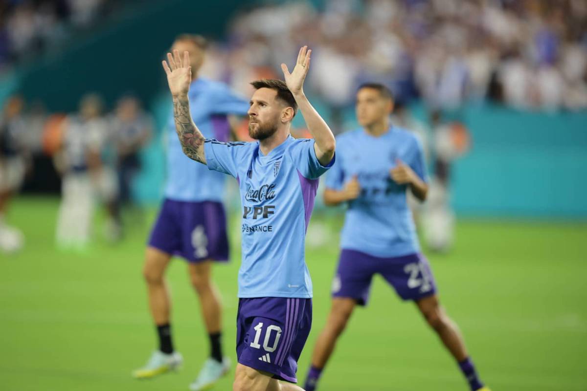 El futbolista de Honduras que intercambió camisa con Messi en el amistoso ante Argentina: se la pidió desde temprano