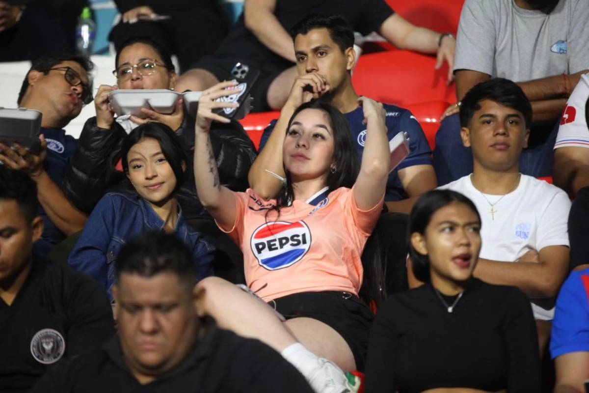 La belleza capitalina en su máximo esplendor disfrutó de la final entre Motagua vs Olimpia