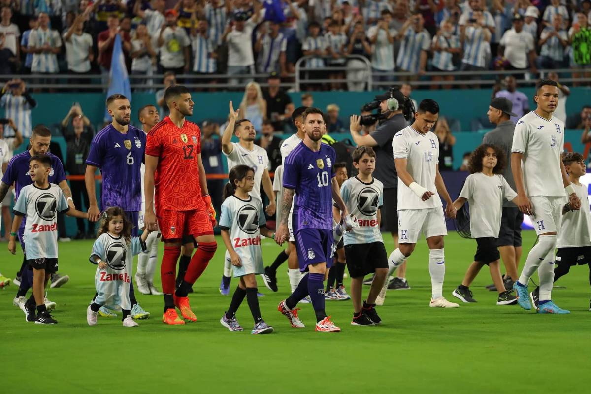 El futbolista de Honduras que intercambió camisa con Messi en el amistoso ante Argentina: se la pidió desde temprano