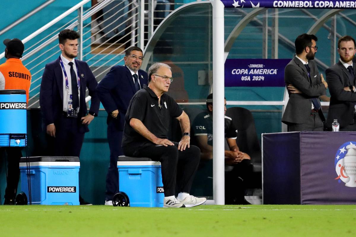 Bielsa y su reacción al ver a Christiansen, los campeones del mundo que vieron el Uruguay-Panamá y Suárez se percató