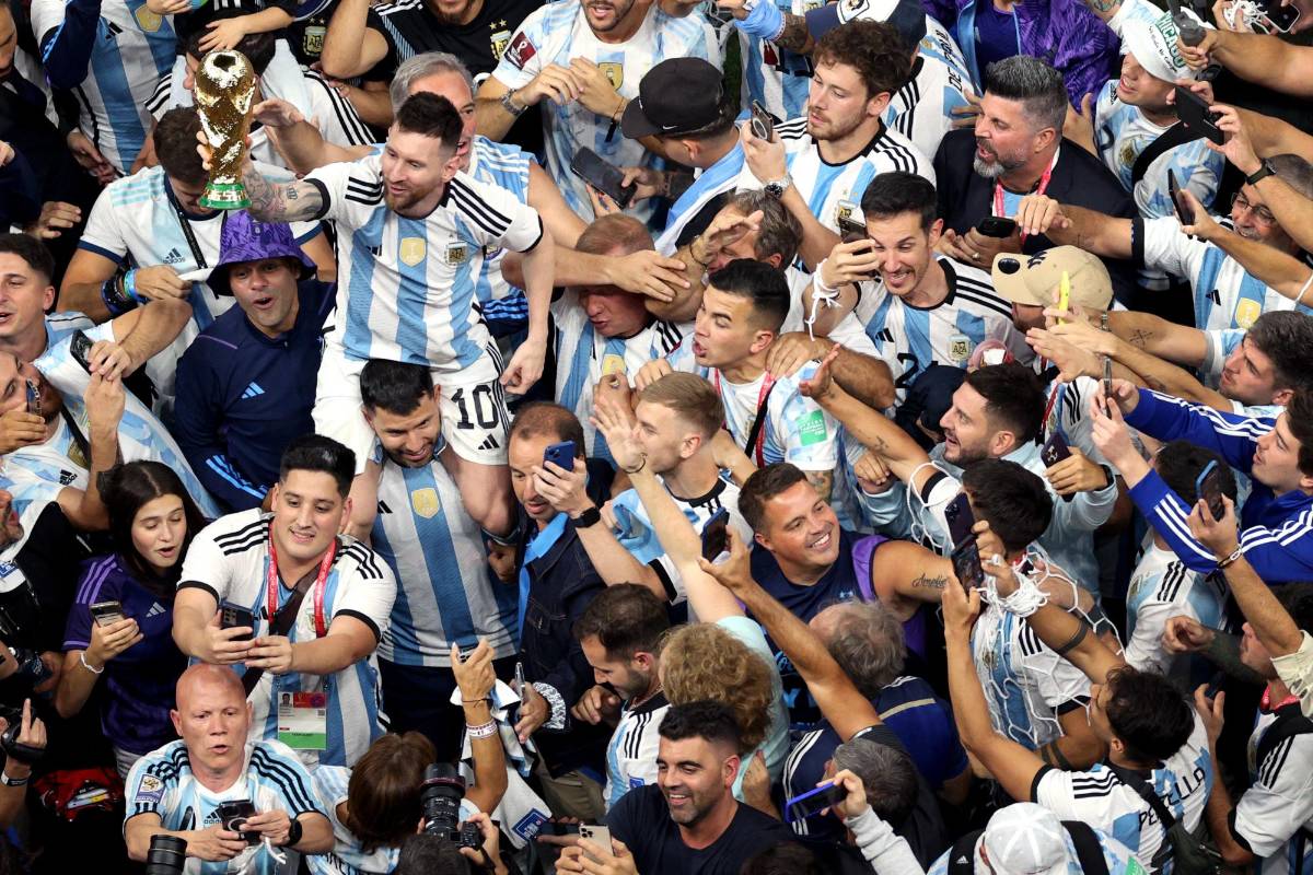 Messi es exaltado: festejo por los aires, Antonella rompe en llanto, hizo recordar a Maradona y el detalle de la camiseta Argentina
