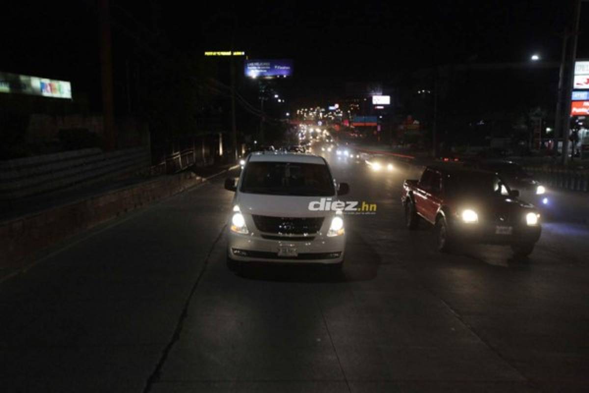 EN FOTOS: El traslado del cuerpo de Rafael Ferrari a la funeraria