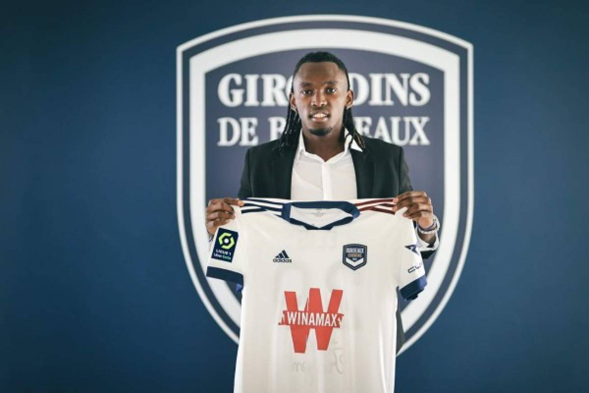 ¡Como artista de cine! La presentación de Alberth Elis y la firma de contrato en su primer día en el Girondins