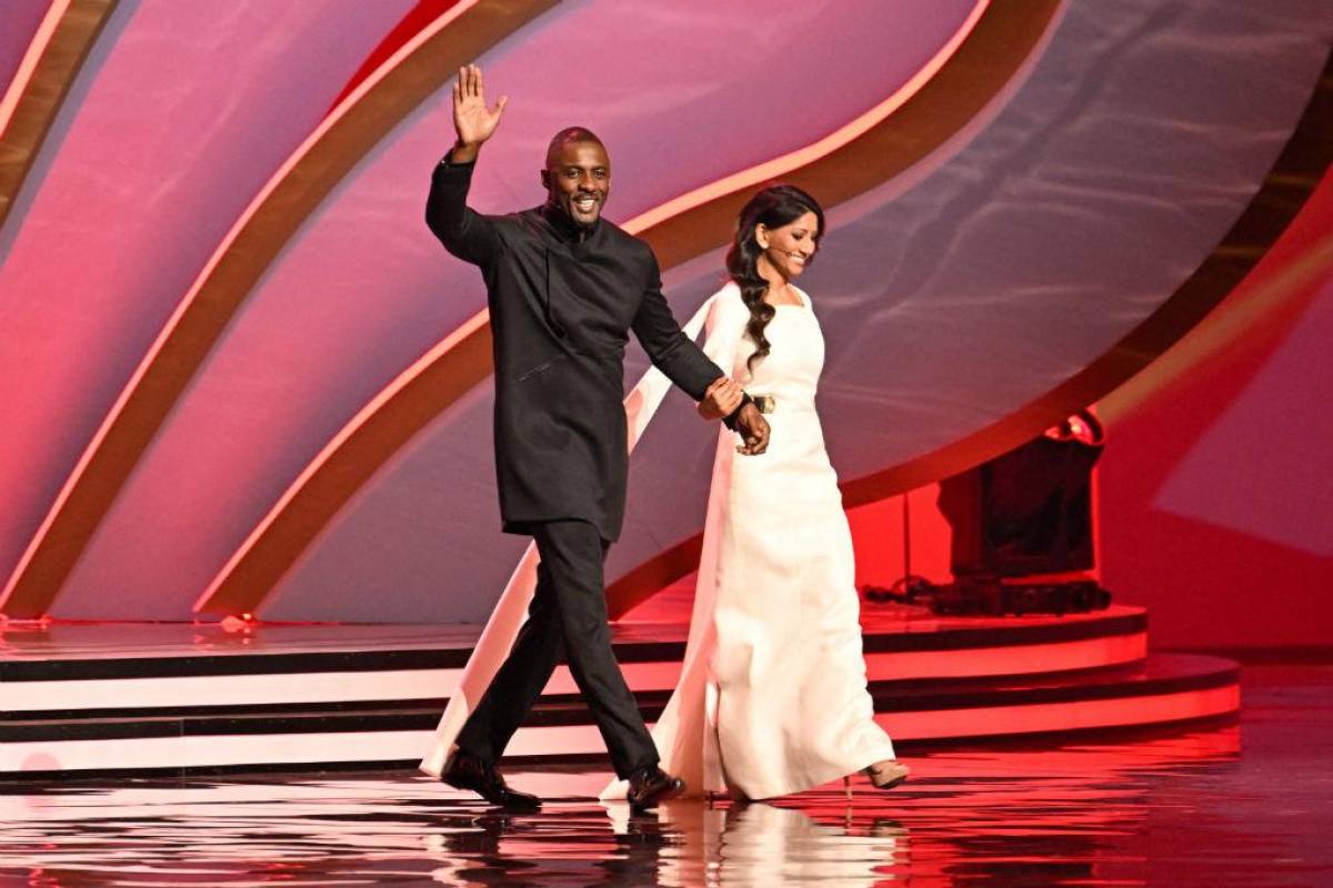 Idris Elba y Reshmin Chowdhury, los presentadores de la gala.