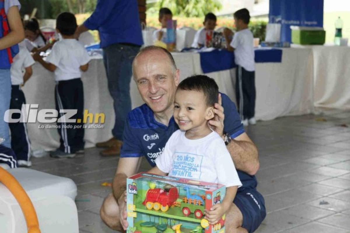 FOTOS: Jugadores de Selección de Honduras llevan alegría a un grupo de niños