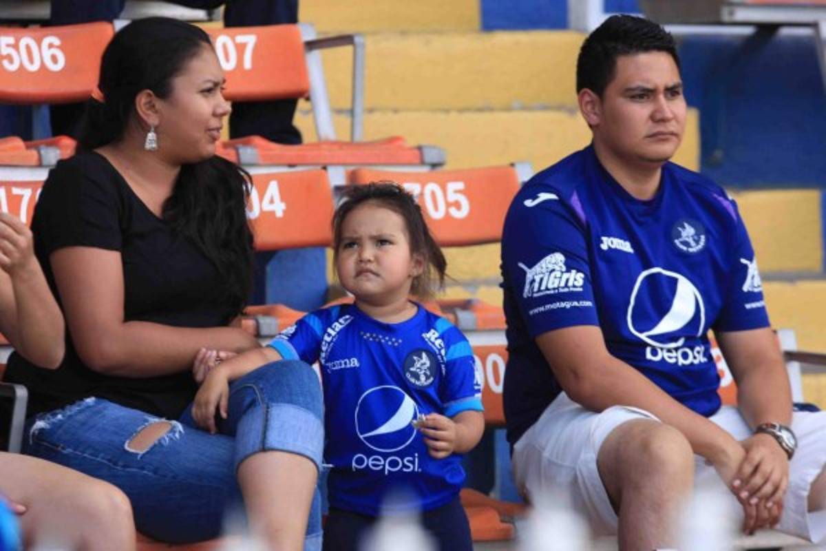 Las mejores imágenes de ambiente del clásico Motagua-Olimpia