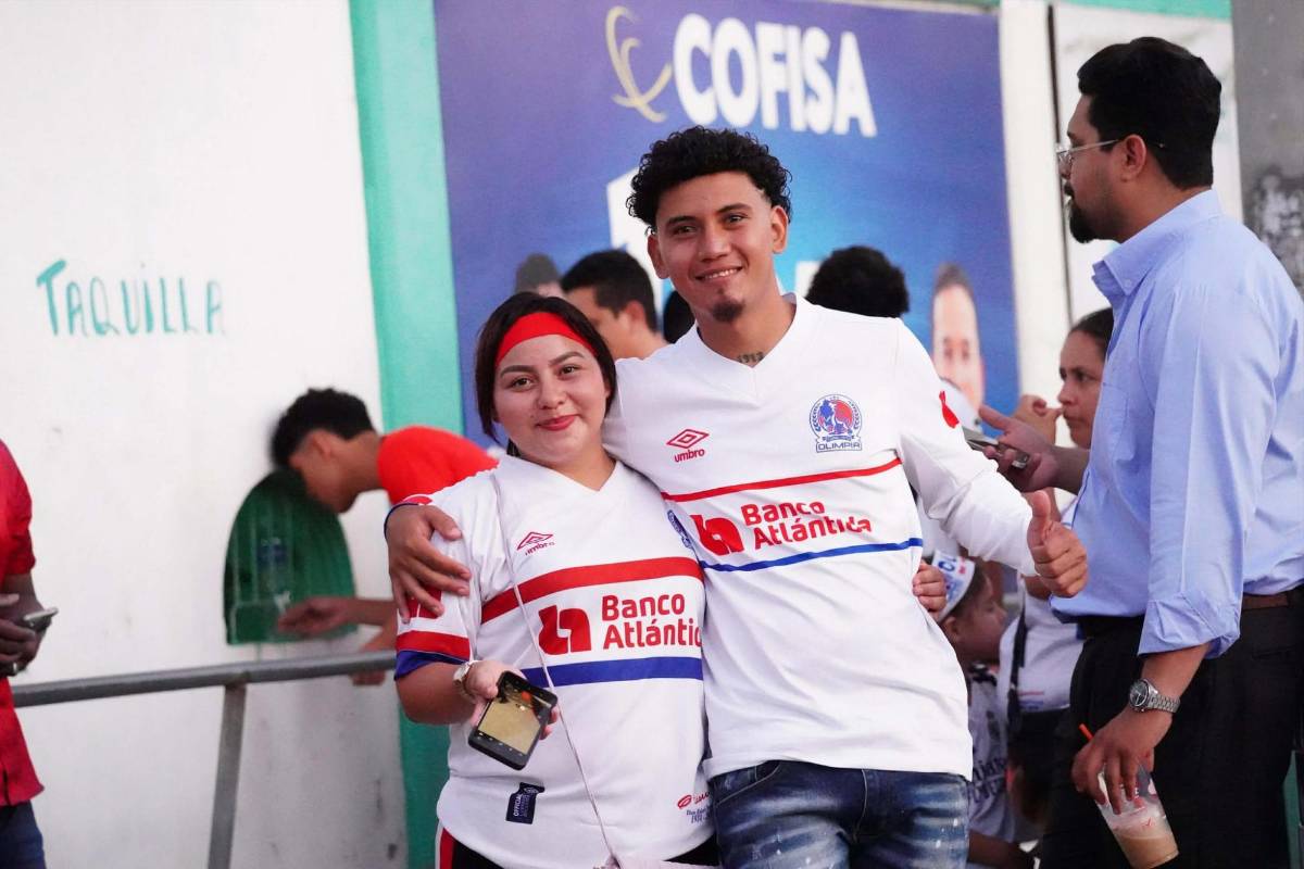 ¿Quién es la chelita tiktokera que resalta en el Choloma vs Olimpia? La ciudad de las maquilas recibe a lo grande al bicampeón