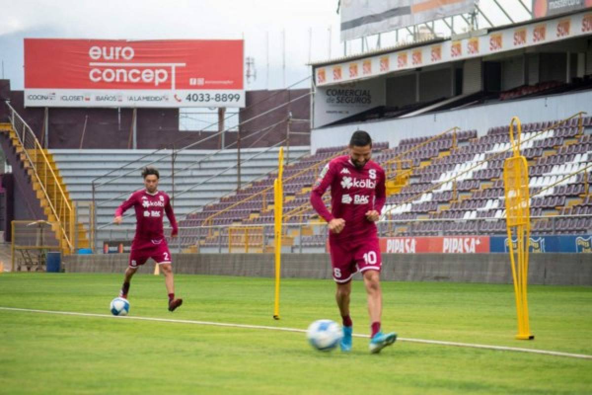 Con mascarilla y guardando distancia; así volvieron a las prácticas los clubes en Costa Rica