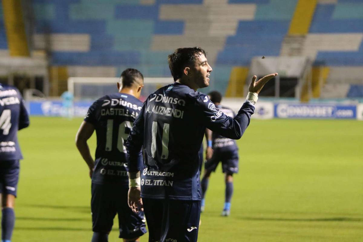 Doble récord y los besos de Auzmendi en su hat-trick y emotivo debut en el Motagua, ¿quién es el niño que brilló?