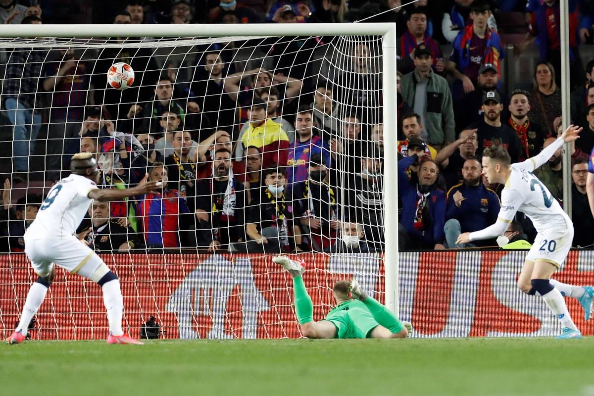 FOTOS: ¿Nuevo fichaje? El crack que estuvo en el Camp Nou, la sentencia a Dembélé y la enorme pancarta en el Barcelona-Napoli