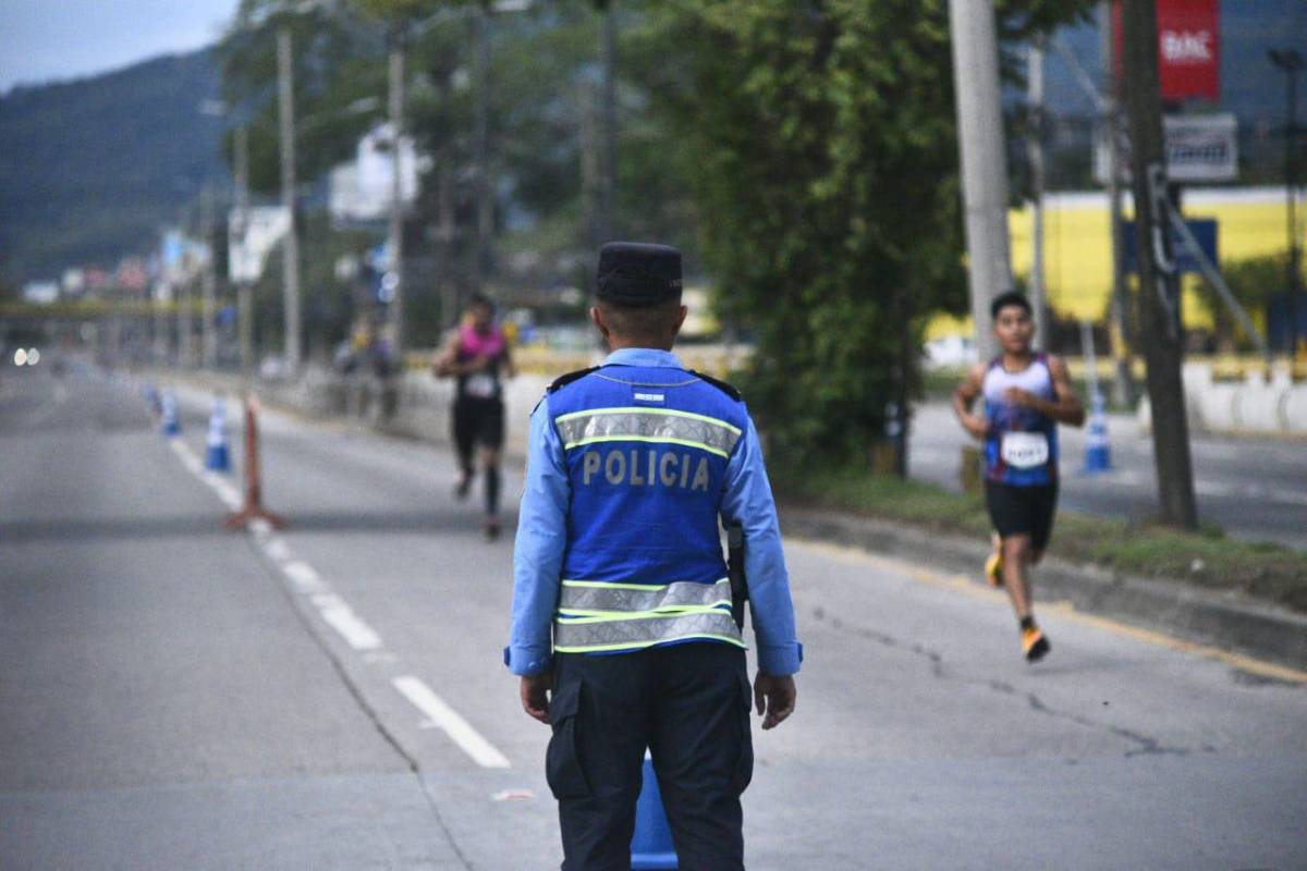 Maratón La Prensa: Atletismo puro, belleza femenina, mascotas corriendo y alegría en búsqueda de la meta