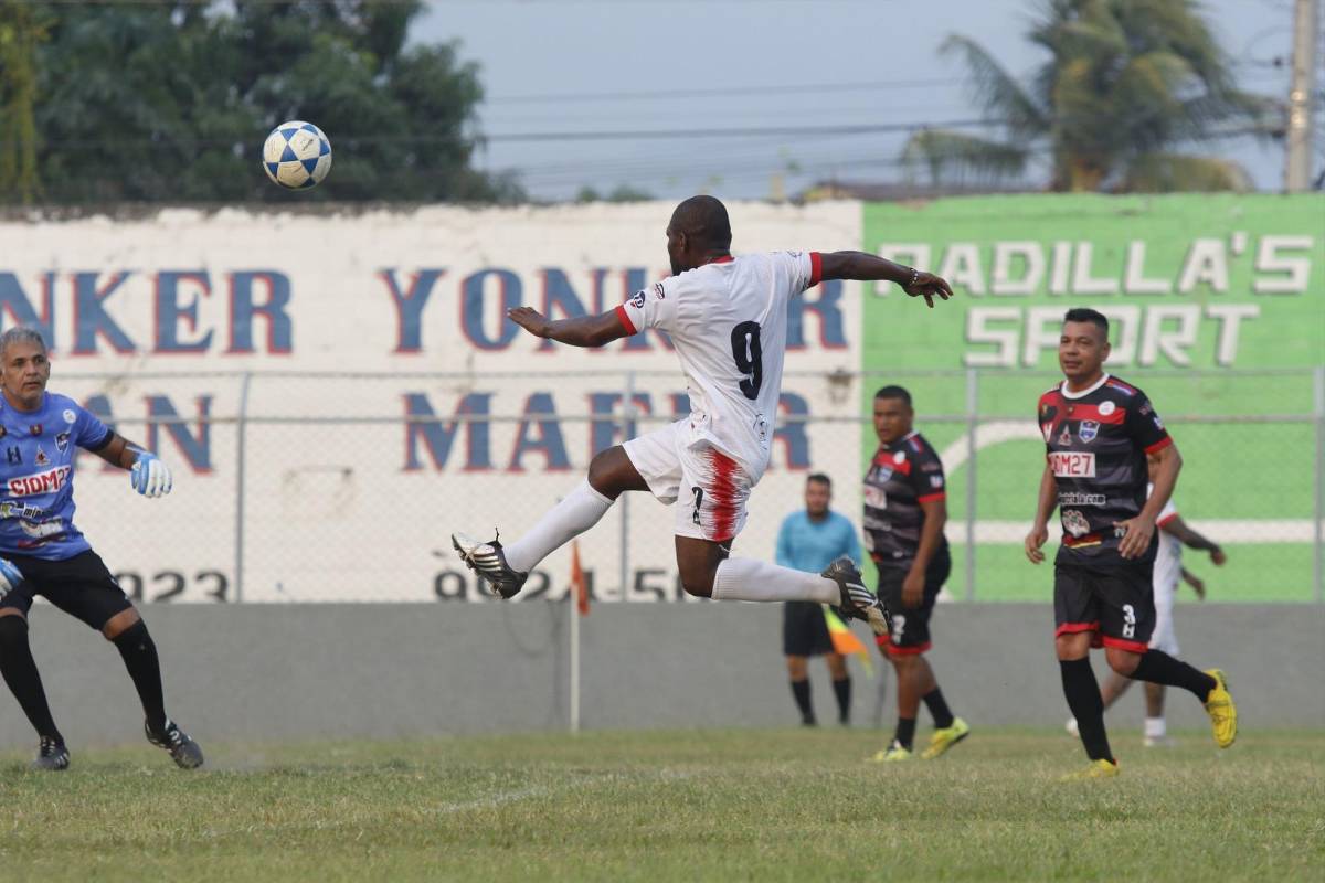 El boxeo de Tyson y Will Barahona, los siete goles del ‘Matador’ Velásquez y ¿quiénes son las bellezas que enamoraron en juego de leyendas de Olimpia?