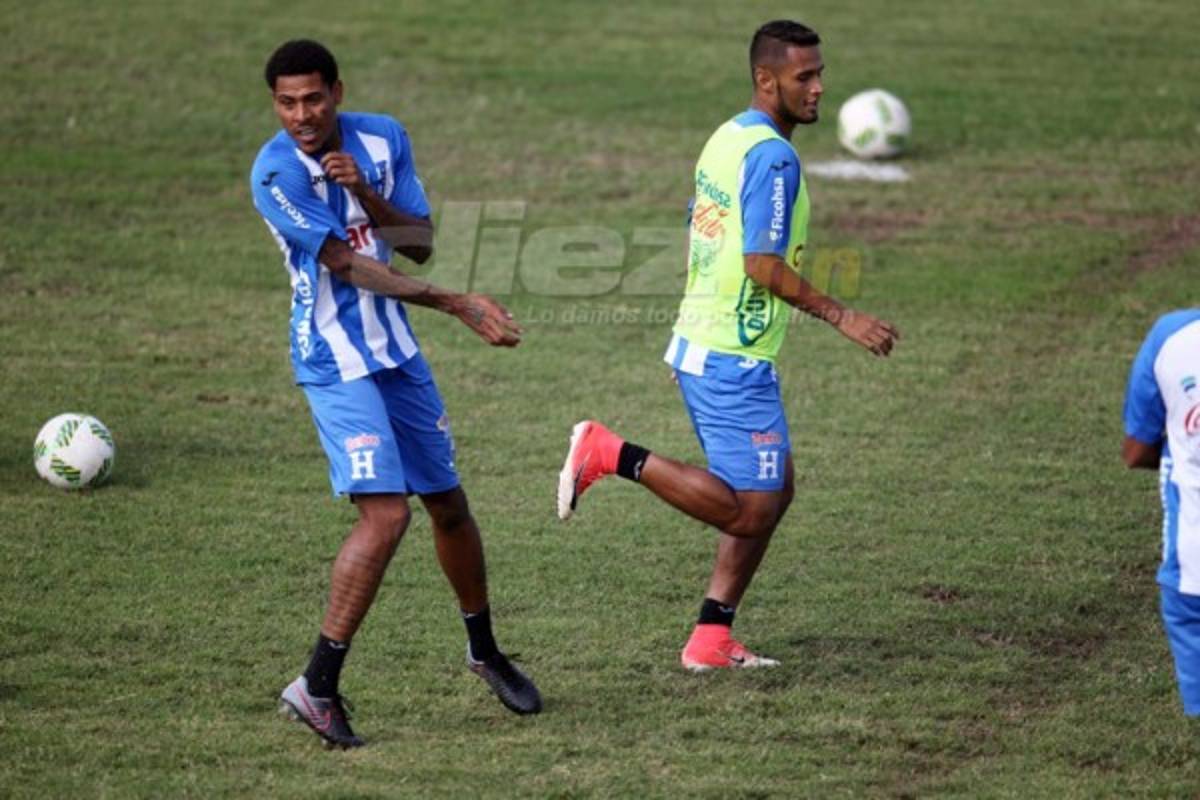 CURIOSAS: El abrazo de Carlo Costly y los que están atrás de Donis Escober