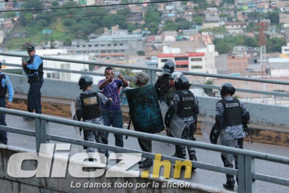 NO SE VIO POR TV: Pelea entre barras del Olimpia y Real España