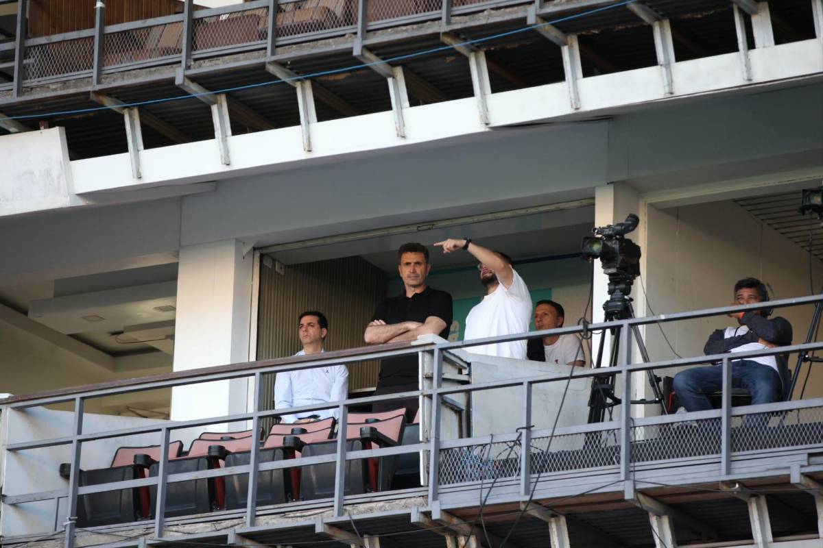 Europeo sorprende en el Nacional, futbolista fue sacado en una ambulancia y el detenido en pleno Olimpia-Real España