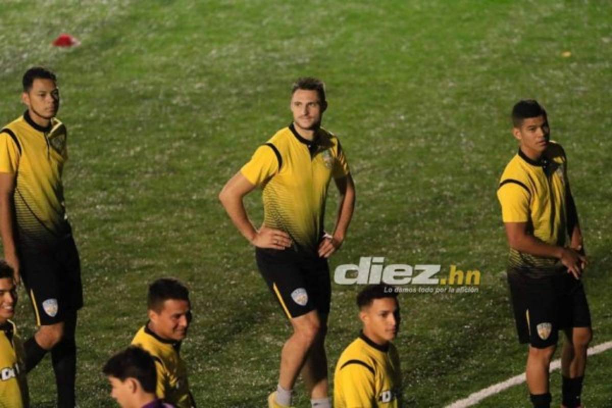 Ruso Evgeny Kabaev en la nómina de Raúl Cáceres para enfrentar a Marathón