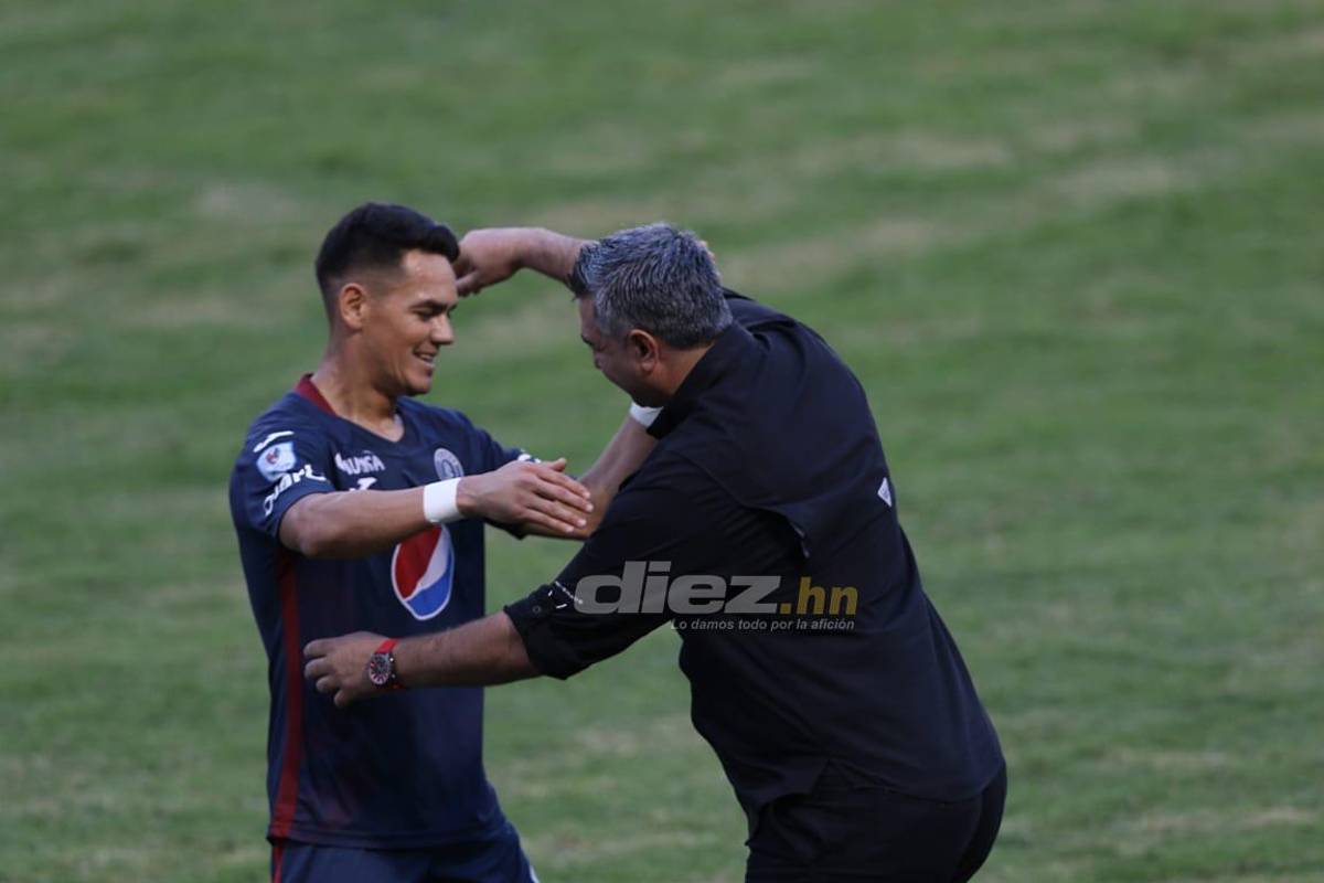 No pudo contener las lágrimas: Diego Vázquez llora y así fue captado en su último día como entrenador de Motagua