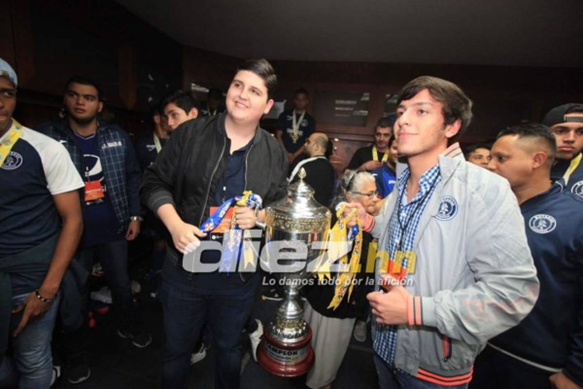 EN FOTOS: La íntima celebración de Motagua en su camerino tras ganar la copa 16