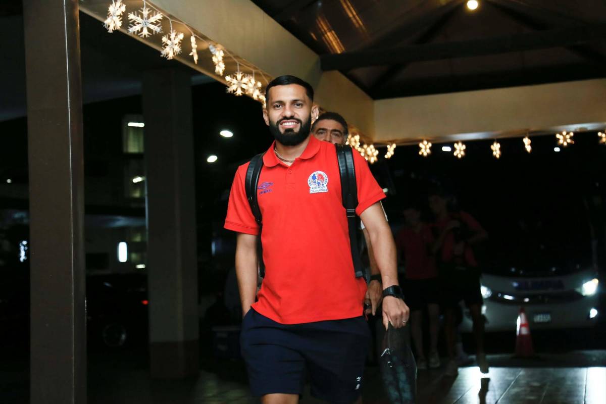 Olimpia llegó a San Pedro Sula para enfrentar a Real España en el Morazán: la curiosidad y, ¿viajó Jorge Álvarez?