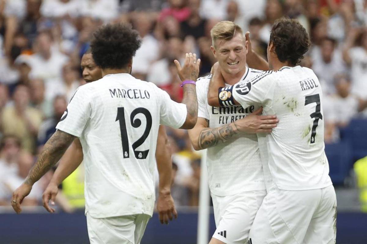 Toni Kroos volvió al Bernabéu y lo hizo con gol: Raúl se rinde ante el alemán en partido de leyendas del Real Madrid
