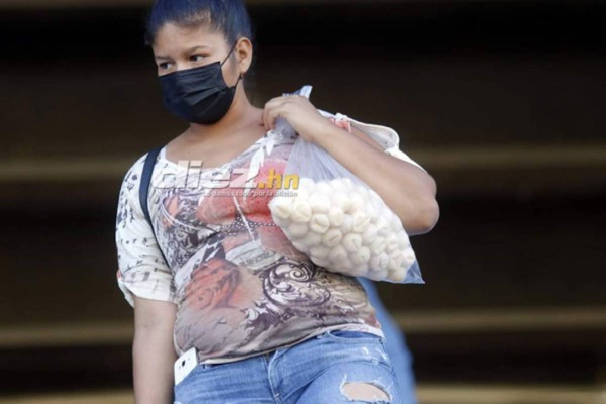 ¡Pancartas, Batman y un astronauta! El ambientazo en el Olímpico para el Honduras vs. Costa Rica
