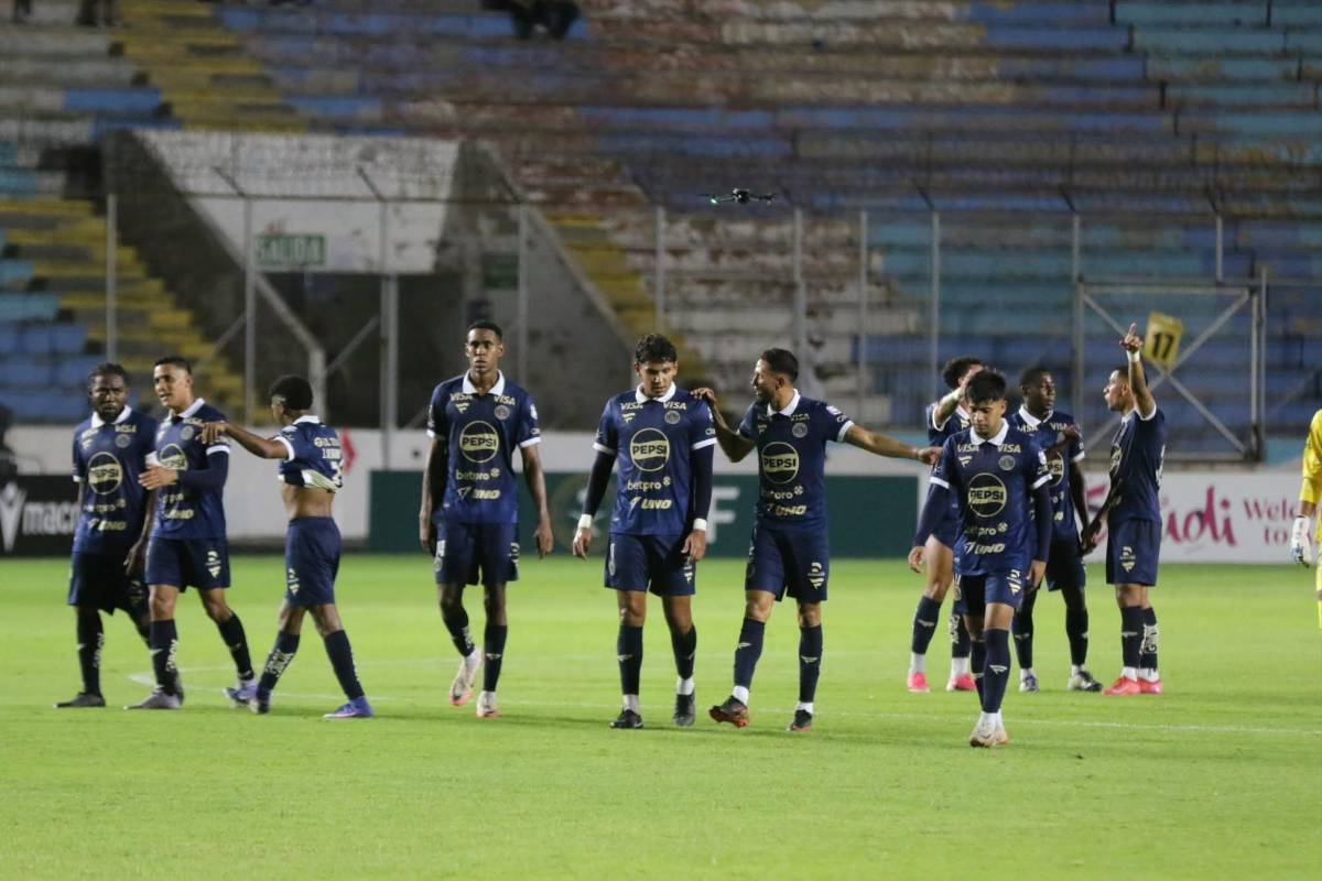 De este club era el jeque,  problema de Cartaginés y la mala noticia de Moya