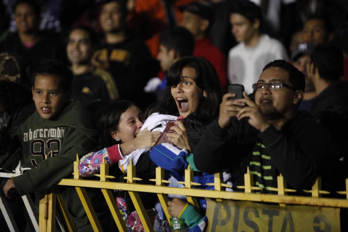 ¡Las mujeres enloquecieron! El día que David Beckham visitó Honduras y el Nacional explotó: ¿a quién regaló su camisa?