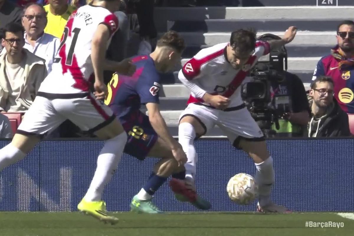 La roja para Lamine y el penal que pidió el Rayo en la victoria del Barcelona; Joan García montó un show en el Camp Nou