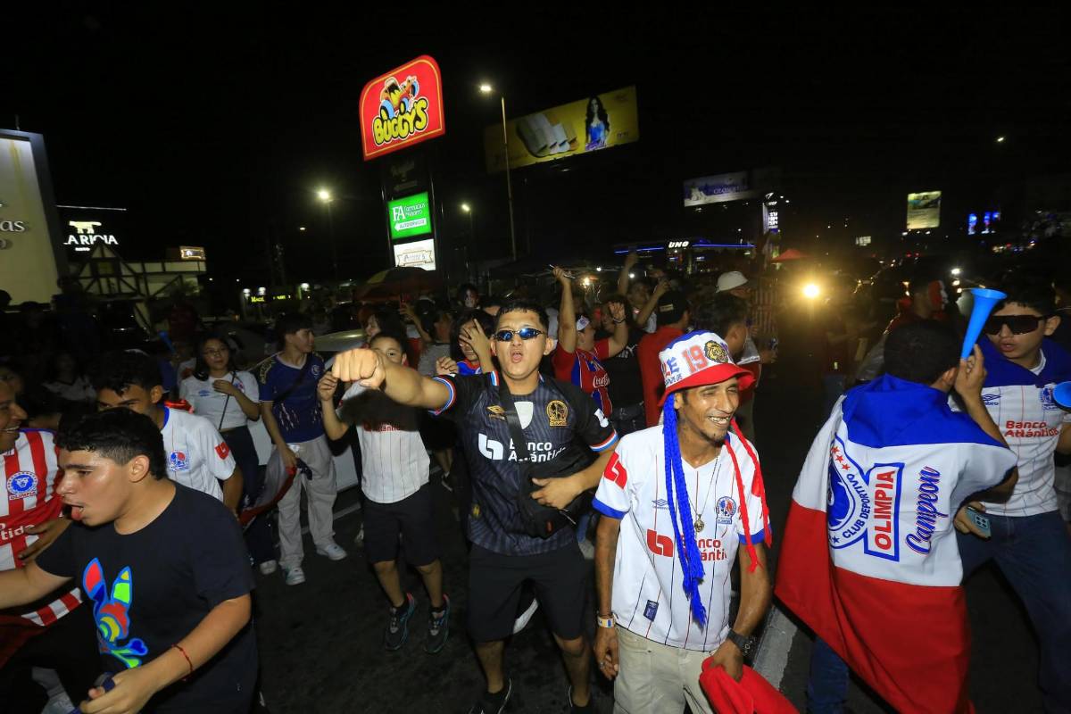 ¡Fiesta por la 39! Aficionados del Olimpia celebran por toda Honduras el título del torneo Clausura