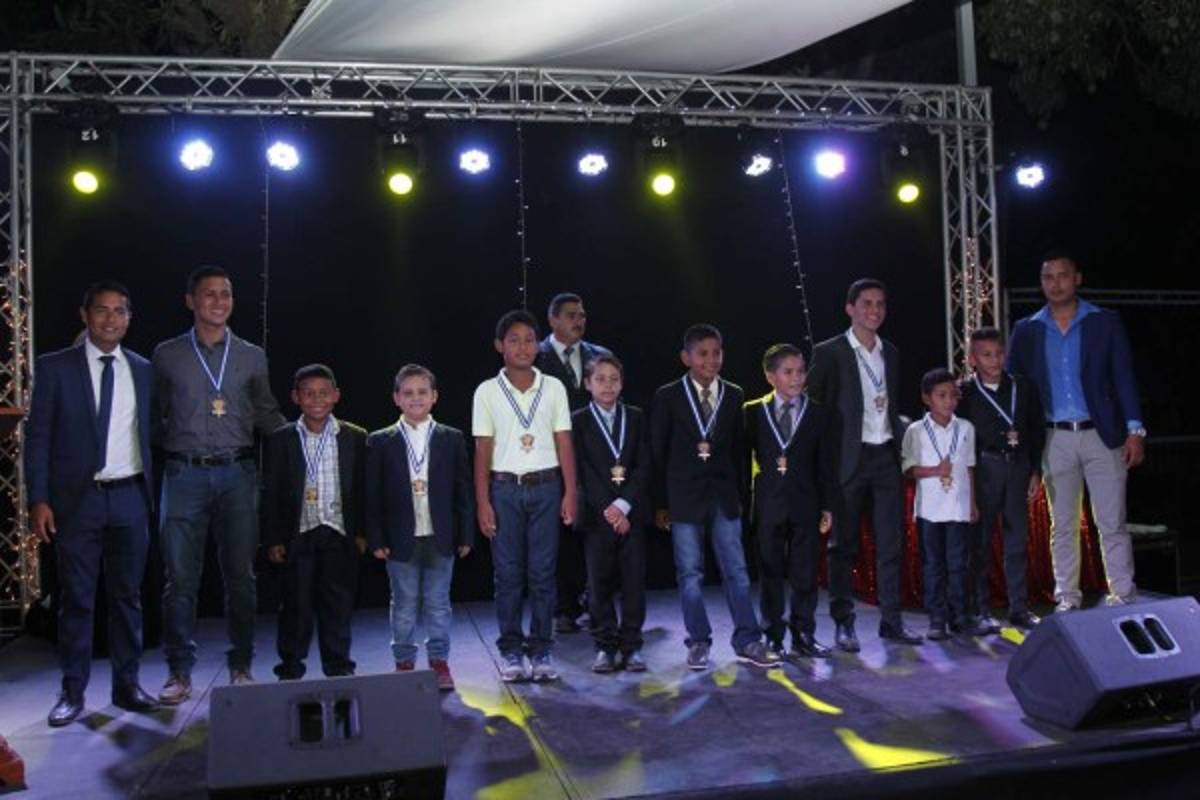 A lo FIFA, se realizó la Gala Kifaru del Instituto Happy New Dawn