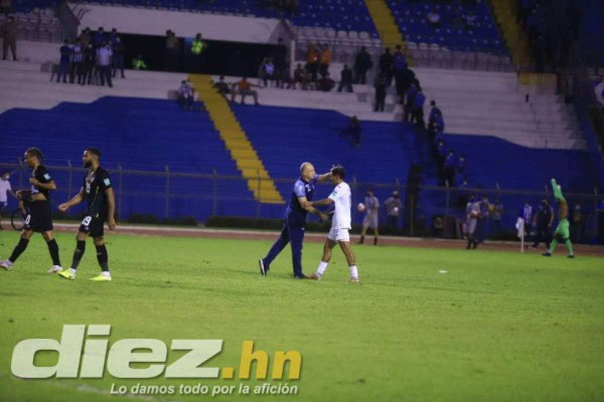 No se vio en TV: Gritos e insultos a Coito, Arriaga entre lágrimas y dolorosas imágenes de la afición