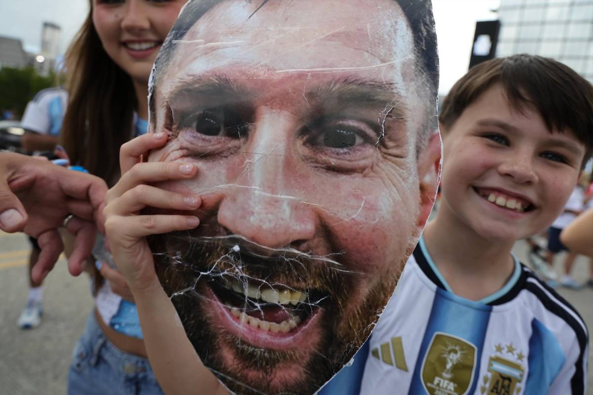 Ingleses y argentinos viven una guerra futbolística recordando la batalla del 86