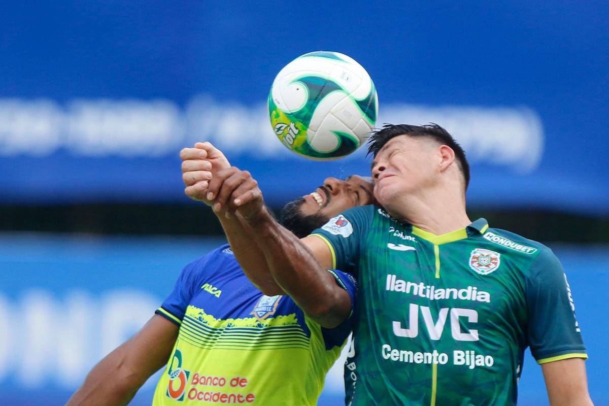 Tremendo diluvio en el Nacional, enfado de los aficionados de Marathón, jugador en muletas, bellas chicas y DT en aprietos