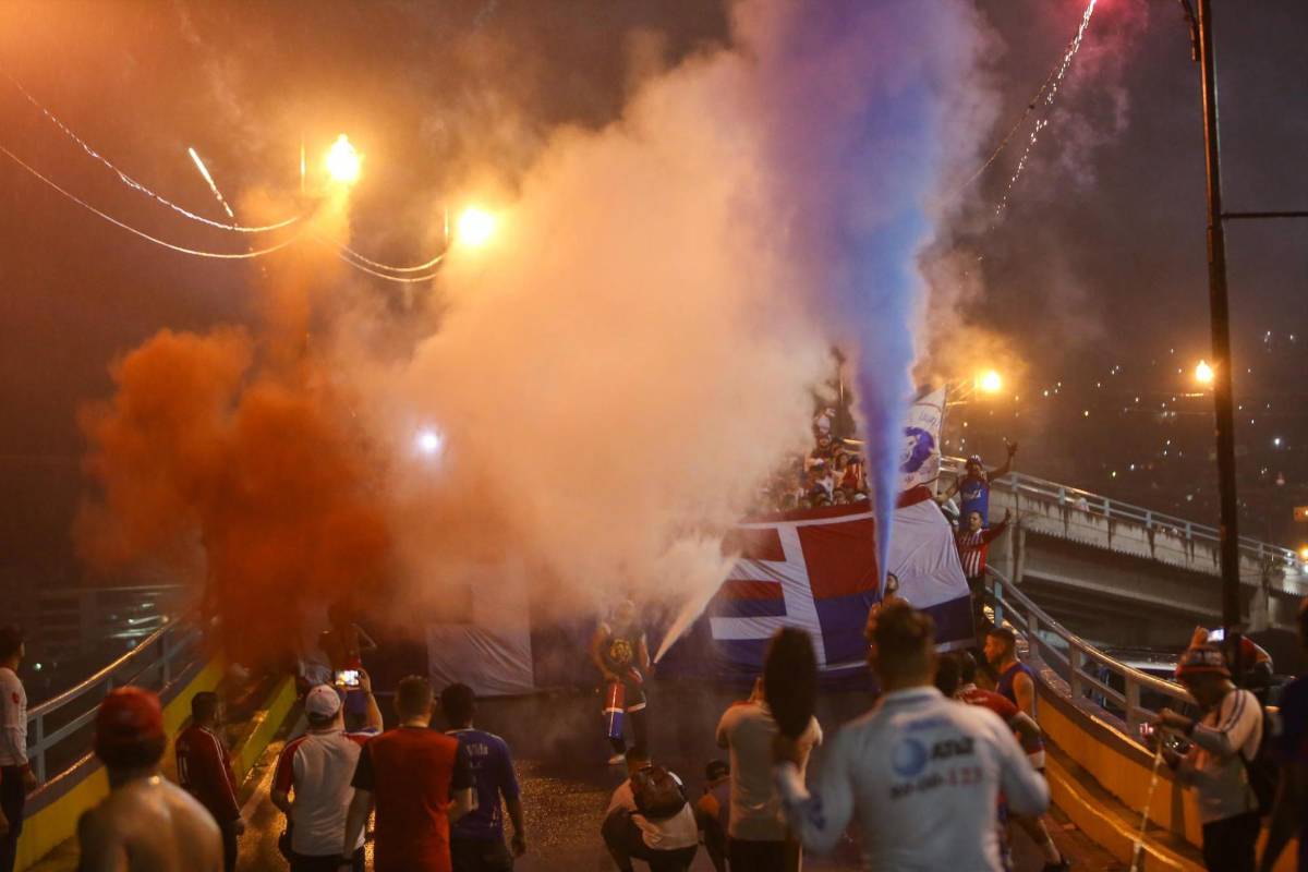 El cántico de Diego Vázquez con el Motagua, tremendo show de la Ultra y la hermosa olimpista que enamoró en el Nacional
