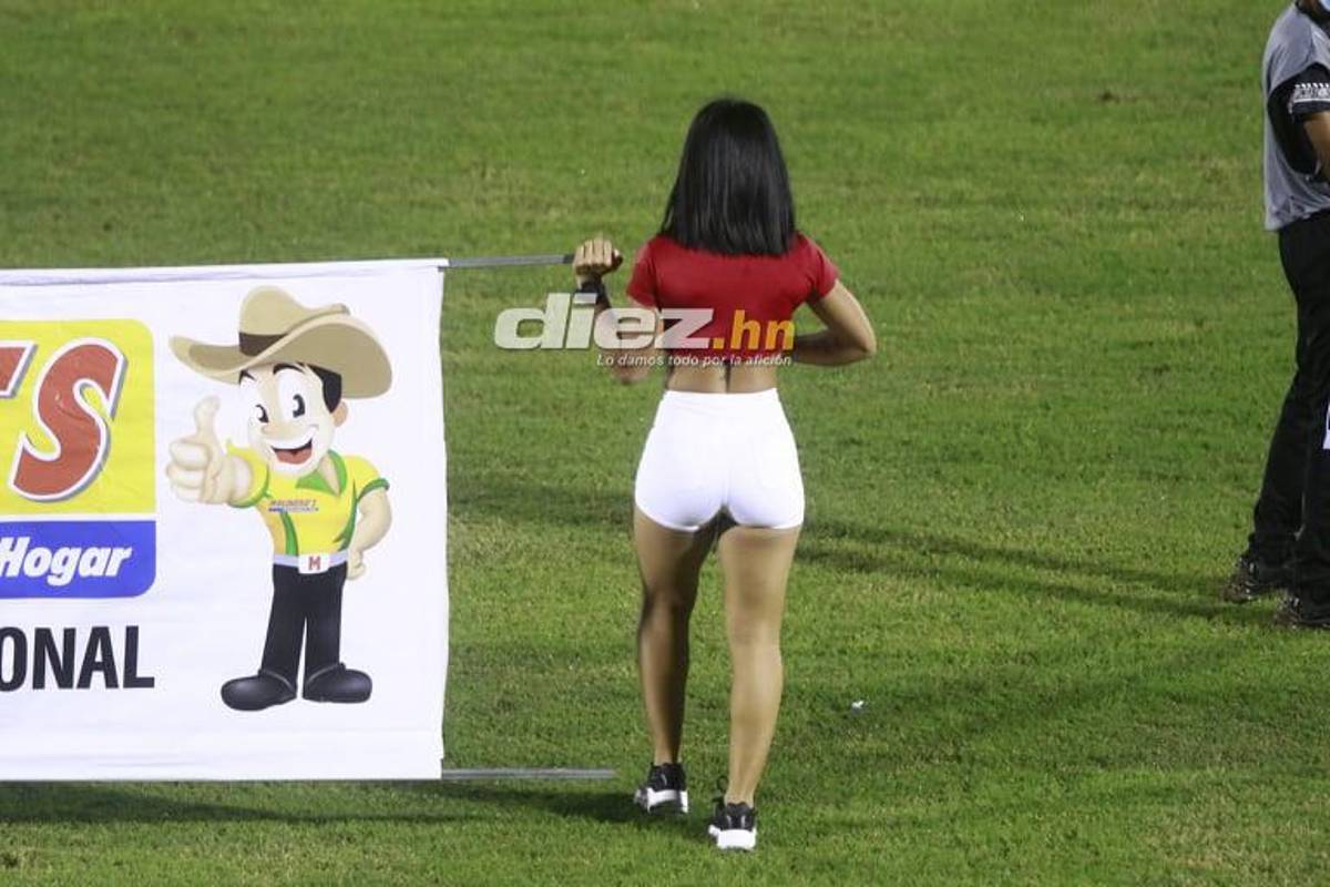 ¡Hermosas chicas y color! La Ceiba se viste de fiesta para el juego juego Vida vs. Olimpia