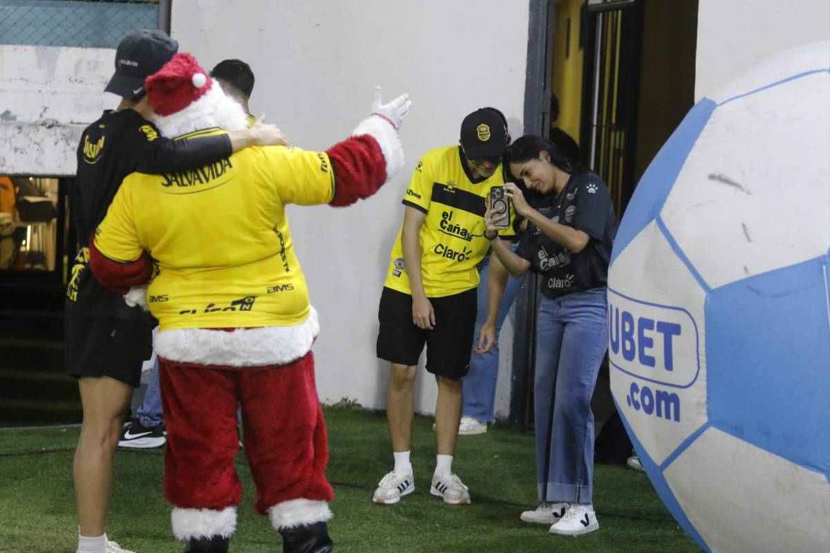 El 'enchachado', la bella princesa, Santa Claus cumpliendo los deseos y el legionario que no juega desde 2023 llega al Morazán