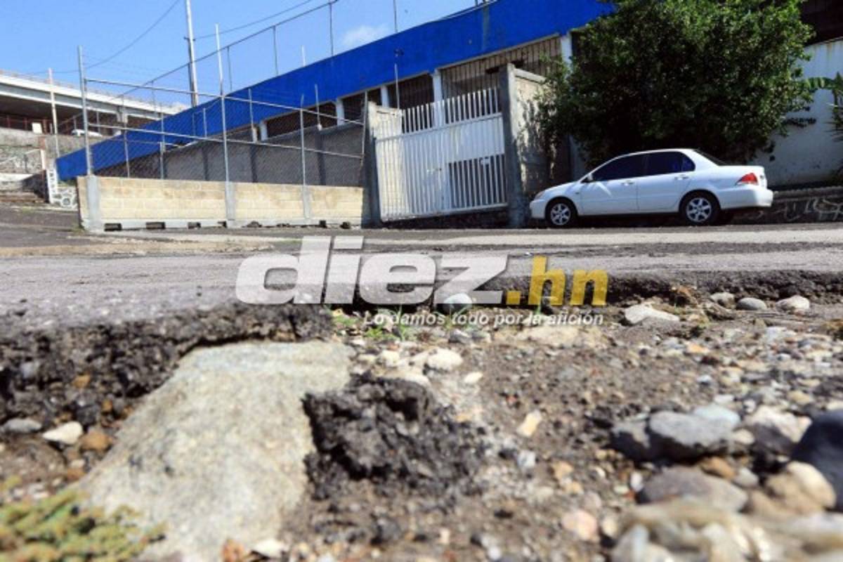El feo y abandonado estadio donde entrena Honduras en Cuernavaca