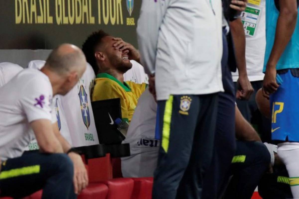 FOTOS: Así fue el drama que vivió Neymar tras su ruptura de ligamentos en el tobillo