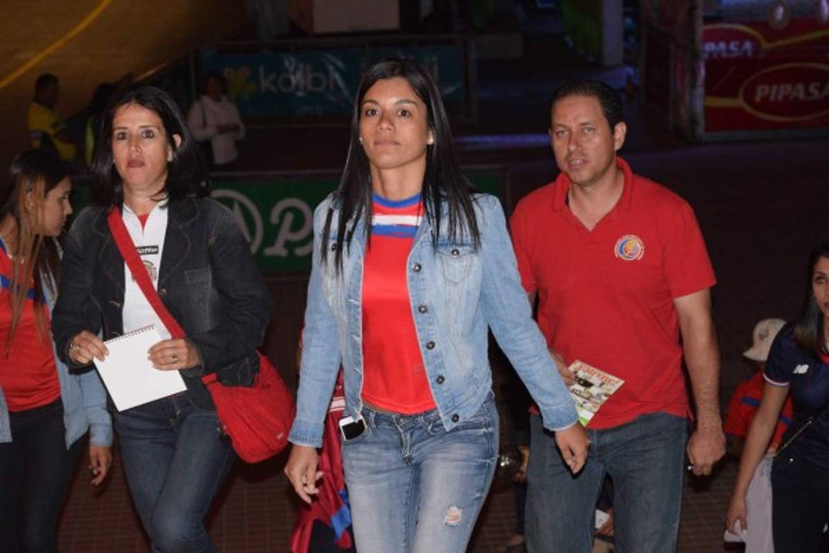 La belleza tica que apoyó a su selección en el juego eliminatorio ante Jamaica