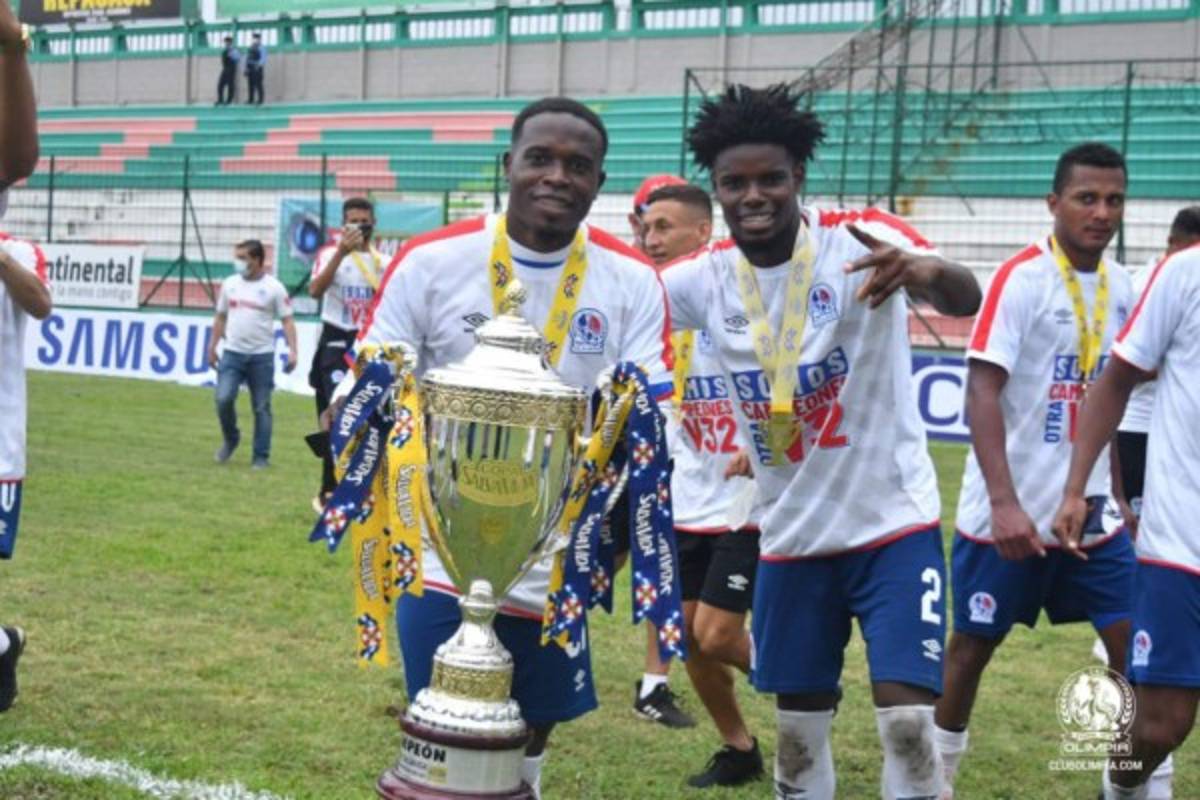 Hasta un legionario celebró la copa 32: Las otras imágenes del tremendo festejo del Olimpia