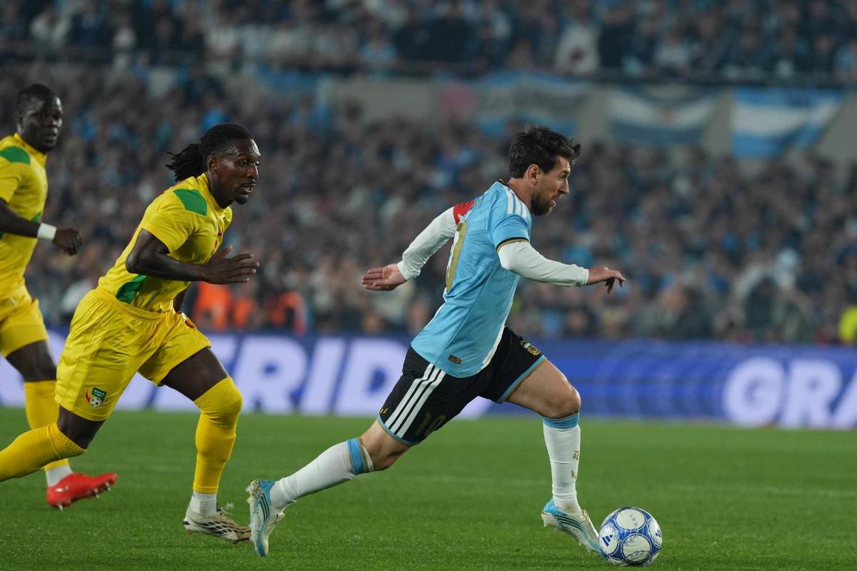 Adiós Messi: Scaloni se quiebra, las lágrimas de Leo y el regalo que le dio el árbitro