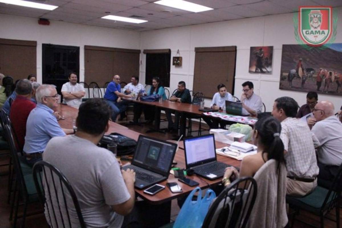 Remodelan el viejo autobús del Marathón reservas para convertirlo en una atracción