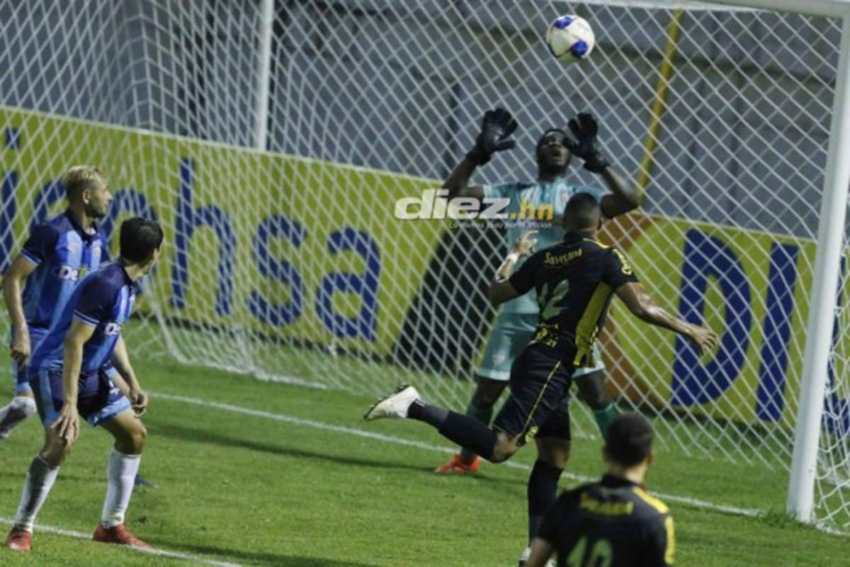 No se vio en TV: El lamento de Rony Martínez, reclamos de Buba López y la amarilla para Troglio