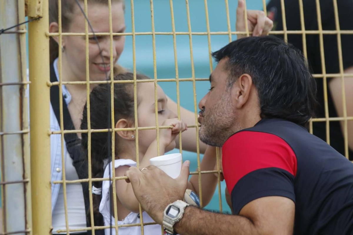 La red de la polémica, sangre en la final Marathón vs Olimpia, estilo Bielsa y el besito que conmovió