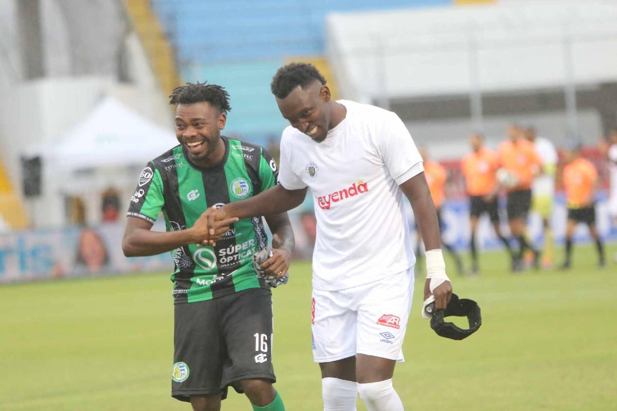 Alberth Elis vivió un día especial al volver a jugar, los saludos de Eduardo Espinel y el festejo de Jorge Benguché en la victoria del Olimpia