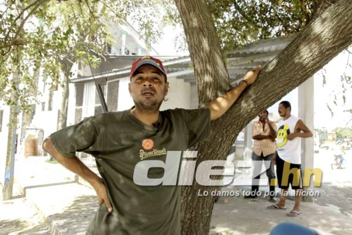 FOTOS: Así vive en la calle ex futbolista Alexis Duarte