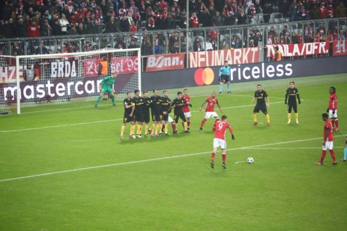 Las imágenes que la TV no muestra en la Champions League  