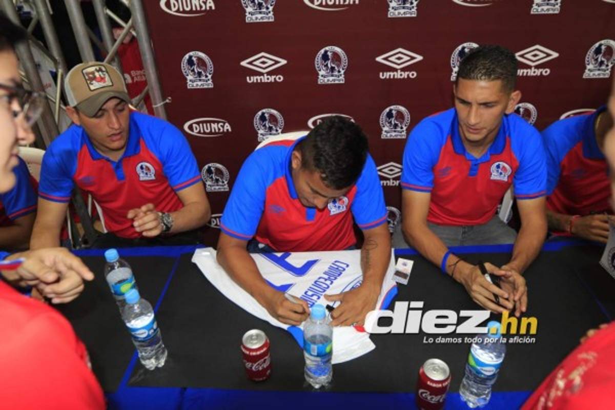 ¡Locura por la 31! Así fue la firma de autógrafos de Olimpia junto a sus aficionados