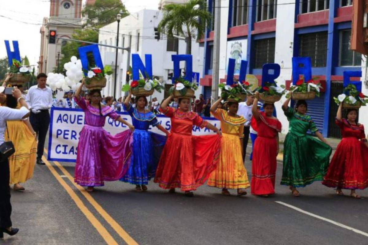 Flashazos: Derroche de belleza y caos en desfiles del 15 de septiembre en Honduras