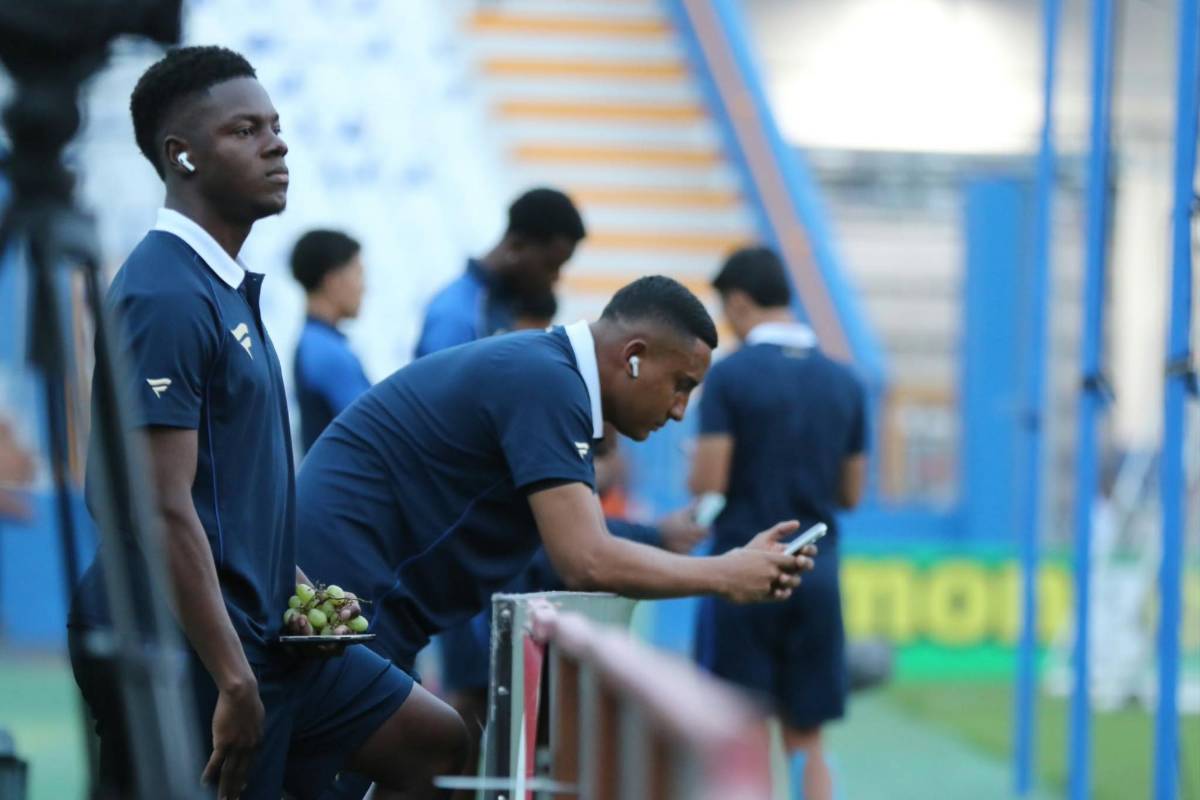 Ambientazo para el Motagua-Alajuelense y las muñecotas en el Estadio Nacional